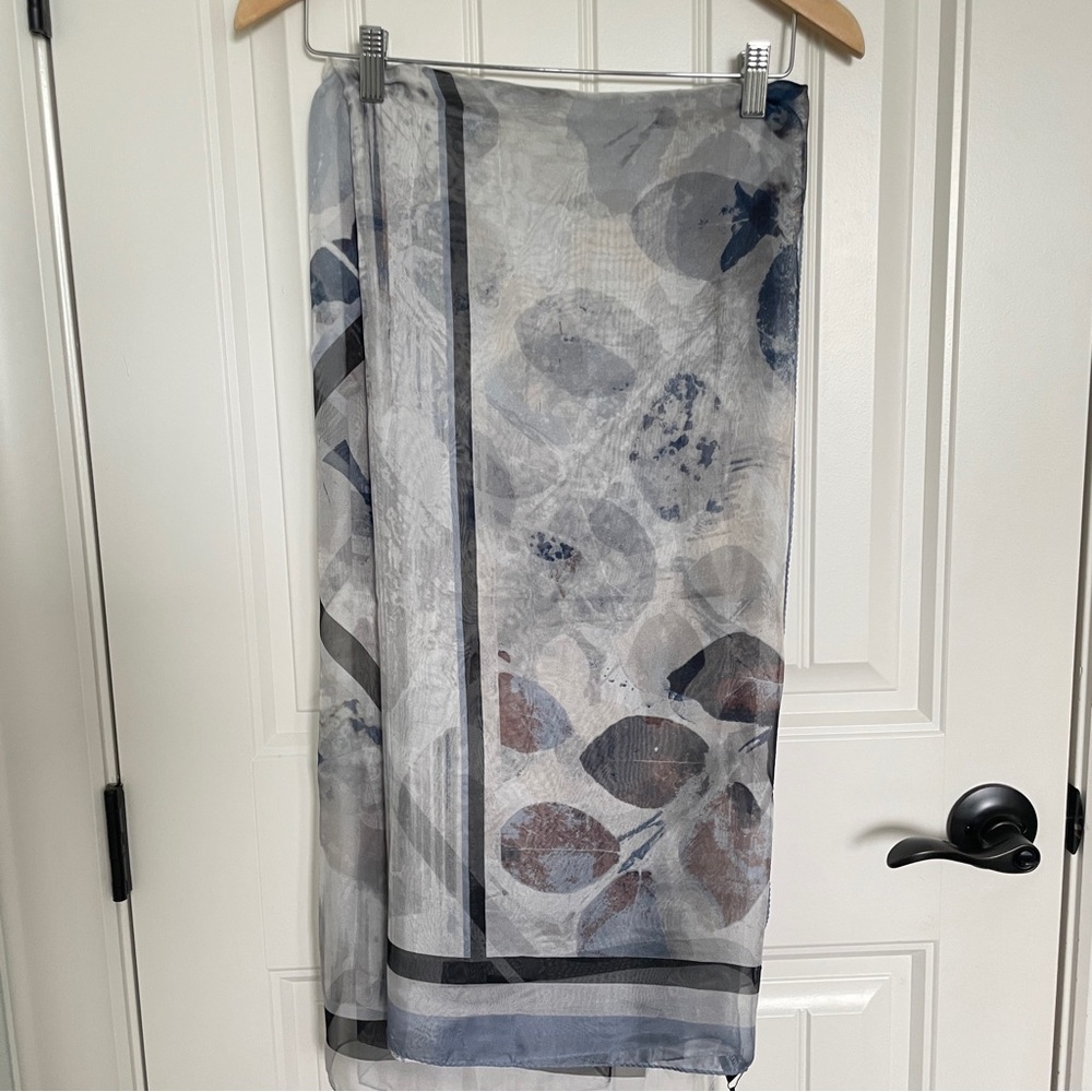 🌺NWT VERA BRADLEY SHEER SCARF